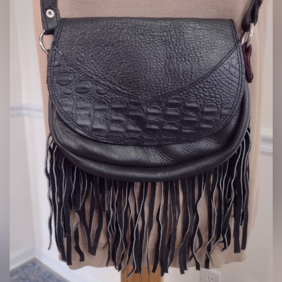 Black, 100% Leather, Cross Over, Fringe, Flap, Magnetic Closure, Silver Hardware - Picture 1 of 12